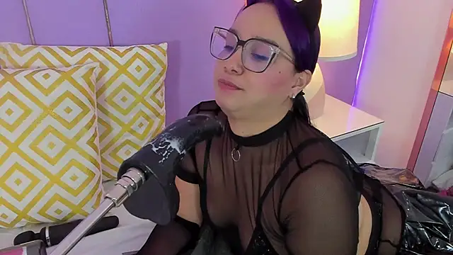 Snapshot of SophyRuiz_ chatting on 02.11.26 SophyRuiz online show from 02.11.26