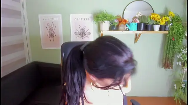 Snapshot of Aliiz_01 chatting on 12.28.24 Aliiz 01 online show from 12.28.24