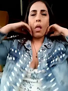 Snapshot of Lena-32 chatting on 02.17.26 Lena-32 online show from 02.17.26