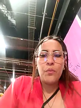 Snapshot of Lena-32 chatting on 03.31.26 Lena-32 online show from 03.31.26