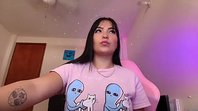 Snapshot of alissa_grey21 chatting on 11.01.25 alissa grey21 online show from 11.01.25