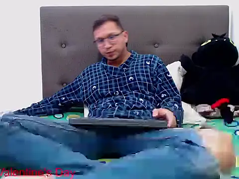 Snapshot of andy_loverxx chatting on 02.18.26 andy loverxx online show from 02.18.26