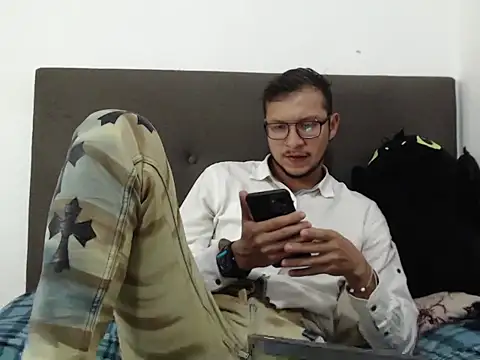 Snapshot of andy_loverxx chatting on 03.10.26 andy loverxx online show from 03.10.26