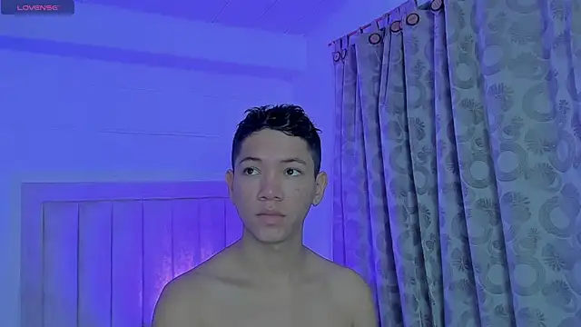 Snapshot of JulianRose_1 chatting on 01.22.25 JulianRose 1 online show from 01.22.25