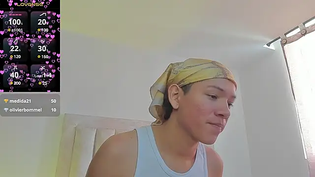 Snapshot of JulianRose_1 chatting on 03.16.25 JulianRose 1 online show from 03.16.25