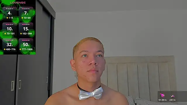 Snapshot of JulianRose_1 chatting on 10.26.25 JulianRose 1 online show from 10.26.25