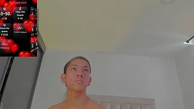 Snapshot of JulianRose_1 chatting on 11.21.25 JulianRose 1 online show from 11.21.25