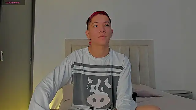 Snapshot of JulianRose_1 chatting on 12.05.25 JulianRose 1 online show from 12.05.25