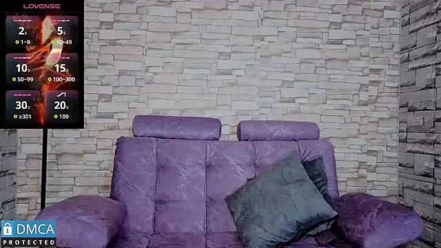 Snapshot of BellaOdisea chatting on 10.29.25 BellaOdisea online show from 10.29.25