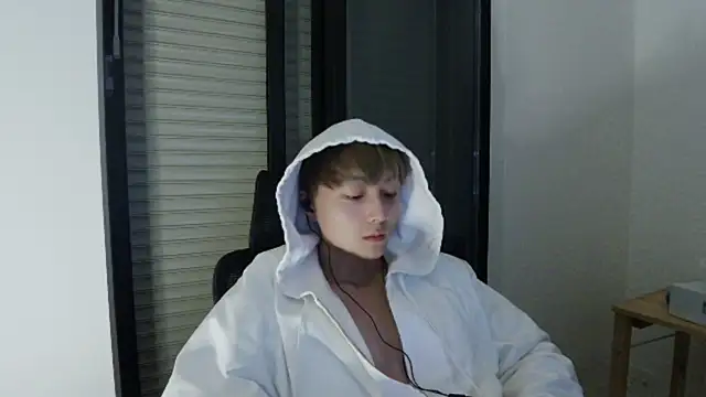 Snapshot of Tkcqcc chatting on 02.21.25 Tkcqcc online show from 02.21.25