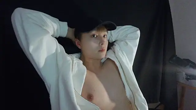 Snapshot of Tkcqcc chatting on 03.17.25 Tkcqcc online show from 03.17.25