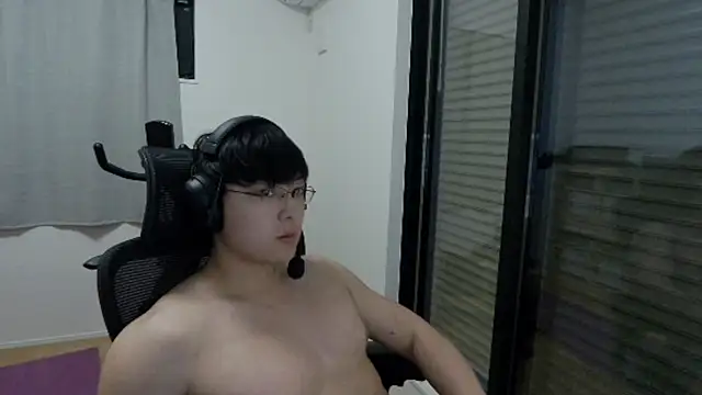 Snapshot of Tkcqcc chatting on 10.01.25 Tkcqcc online show from 10.01.25