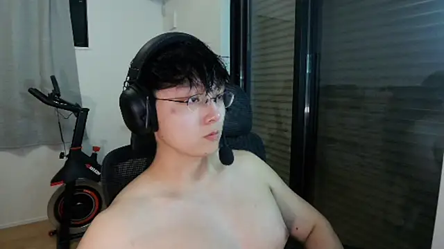 Snapshot of Tkcqcc chatting on 10.19.25 Tkcqcc online show from 10.19.25