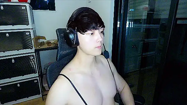 Snapshot of Tkcqcc chatting on 05.17.26 Tkcqcc online show from 05.17.26
