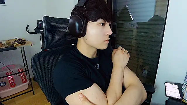 Snapshot of Tkcqcc chatting on 06.16.26 Tkcqcc online show from 06.16.26