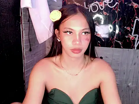 Snapshot of whiteladyboy chatting on 10.23.25 whiteladyboy online show from 10.23.25