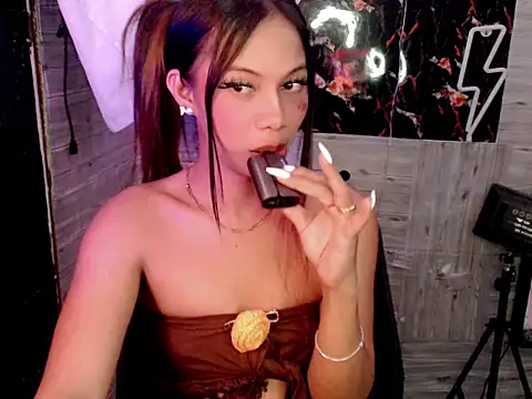 Snapshot of whiteladyboy chatting on 10.23.25 whiteladyboy online show from 10.23.25