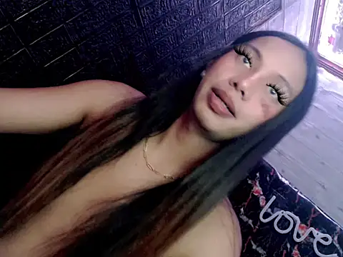 Snapshot of whiteladyboy chatting on 10.30.25 whiteladyboy online show from 10.30.25