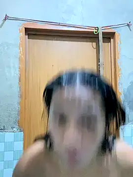 Snapshot of whiteladyboy chatting on 11.23.25 whiteladyboy online show from 11.23.25