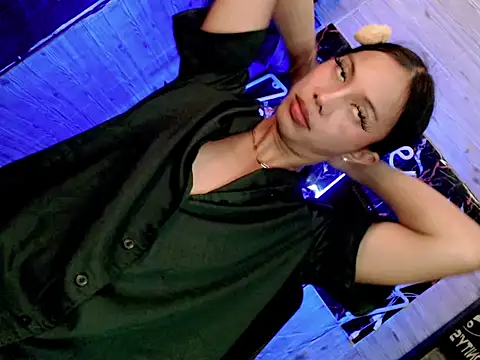 Snapshot of whiteladyboy chatting on 12.16.25 whiteladyboy online show from 12.16.25