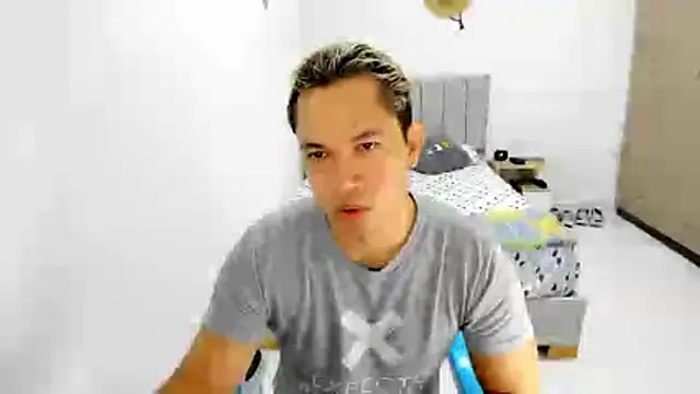 Snapshot of Valerioe chatting on 06.13.26 Valerioe online show from 06.13.26