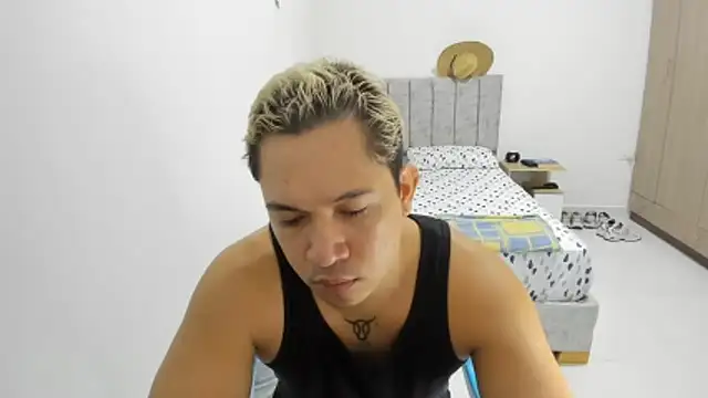 Snapshot of Valerioe chatting on 06.14.26 Valerioe online show from 06.14.26