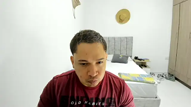 Snapshot of Valerioe chatting on 06.19.26 Valerioe online show from 06.19.26