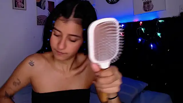 Snapshot of floweer_ chatting on 02.03.25 floweer online show from 02.03.25