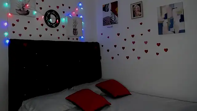 Snapshot of floweer_ chatting on 02.22.25 floweer online show from 02.22.25