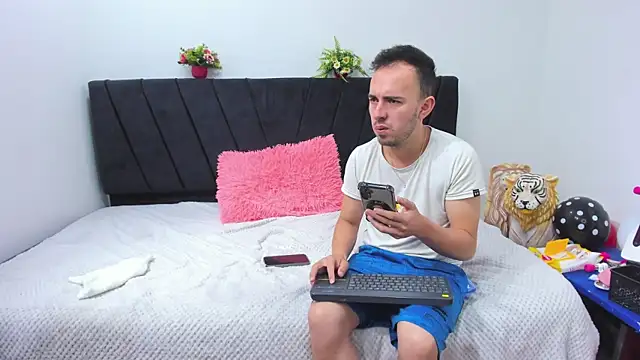 Snapshot of big-dicktop23 chatting on 01.14.26 big-dicktop23 online show from 01.14.26