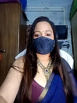 Snapshot of albelasummi702 chatting on 12.31.24 albelasummi702 online show from 12.31.24