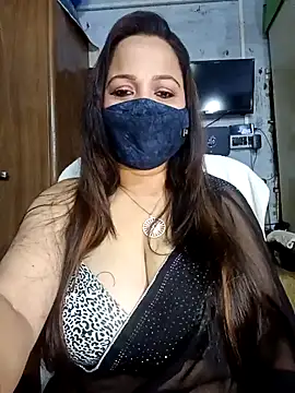 Snapshot of albelasummi702 chatting on 01.14.25 albelasummi702 online show from 01.14.25