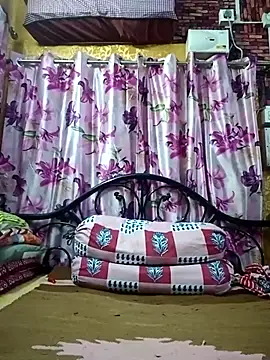 Snapshot of albelasummi702 chatting on 03.08.25 albelasummi702 online show from 03.08.25