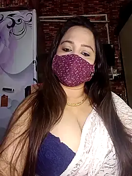 Snapshot of albelasummi702 chatting on 11.15.25 albelasummi702 online show from 11.15.25