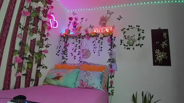 Snapshot of anasttacia_210 chatting on 12.04.25 anasttacia 210 online show from 12.04.25