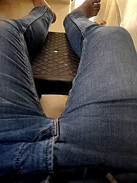 Snapshot of SplitPrestige19 chatting on 11.28.25 SplitPrestige19 online show from 11.28.25