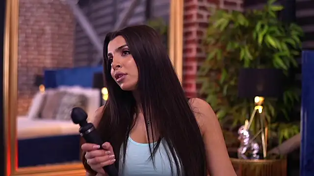 NicoleCellini online show from 10.17.25