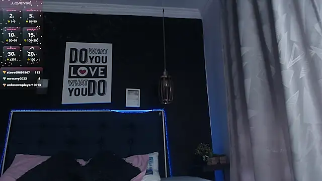 Snapshot of Alisteresa_ chatting on 12.17.24 Alisteresa online show from 12.17.24