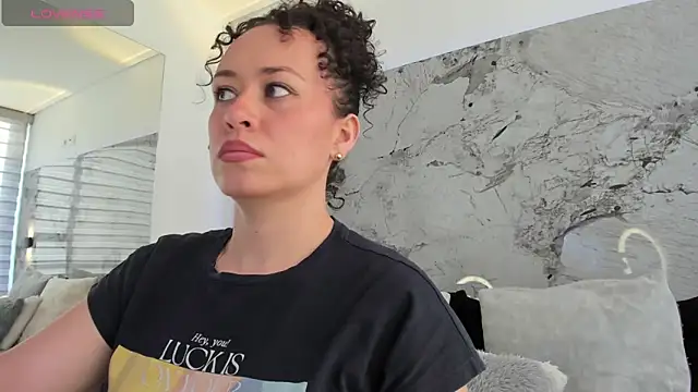 LIZ HOLMES online show from 11.11.25