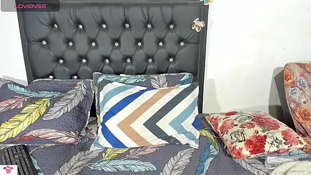 Snapshot of Darlyquenn11 chatting on 12.23.24 Darlyquenn11 online show from 12.23.24