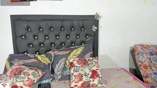 Snapshot of Darlyquenn11 chatting on 12.28.24 Darlyquenn11 online show from 12.28.24