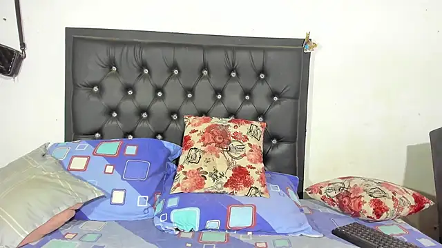 Snapshot of Darlyquenn11 chatting on 02.01.25 Darlyquenn11 online show from 02.01.25