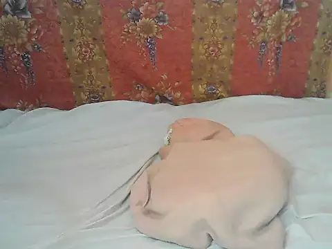 Snapshot of princess-maira chatting on 03.09.26 princess-maira online show from 03.09.26