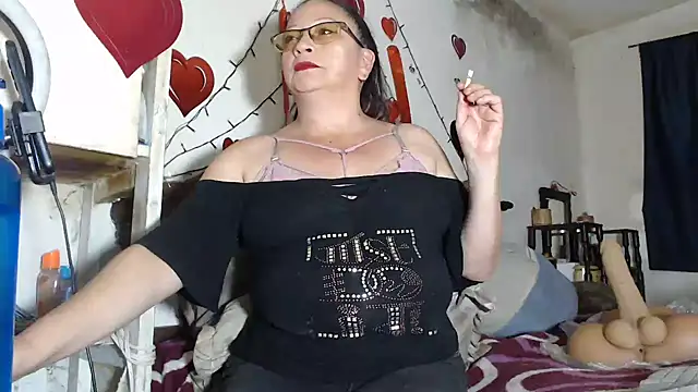 Snapshot of Vivianmature chatting on 11.22.25 Vivianmature online show from 11.22.25