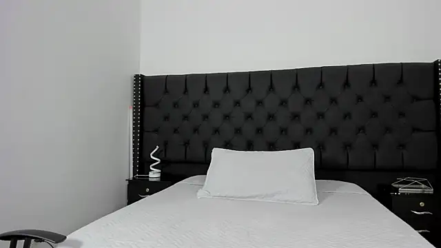 Snapshot of Rubi_Sky chatting on 12.18.25 Rubi Sky online show from 12.18.25