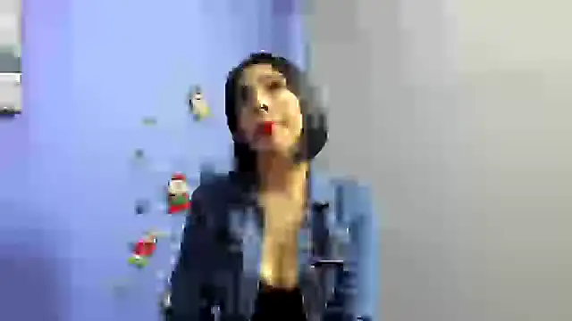 Snapshot of AdelleLennox_cg chatting on 12.11.24 AdelleLennox cg online show from 12.11.24