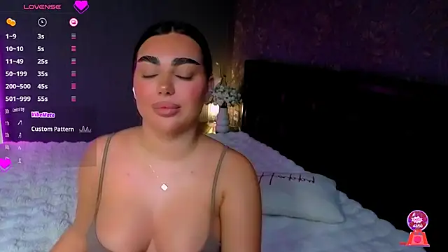 Snapshot of babyleilaa chatting on 11.30.25 babyleilaa online show from 11.30.25