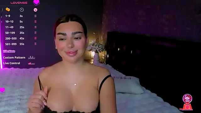 Snapshot of babyleilaa chatting on 12.20.25 babyleilaa online show from 12.20.25