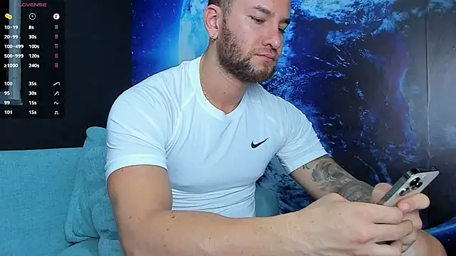 Snapshot of delessandro_world chatting on 10.13.25 delessandro world online show from 10.13.25