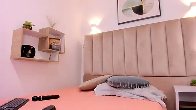 Anniie Queen online show from 12.07.24